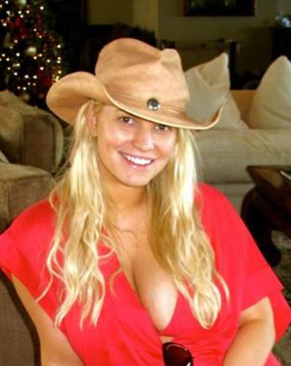 Jessica simpson pregnant tits